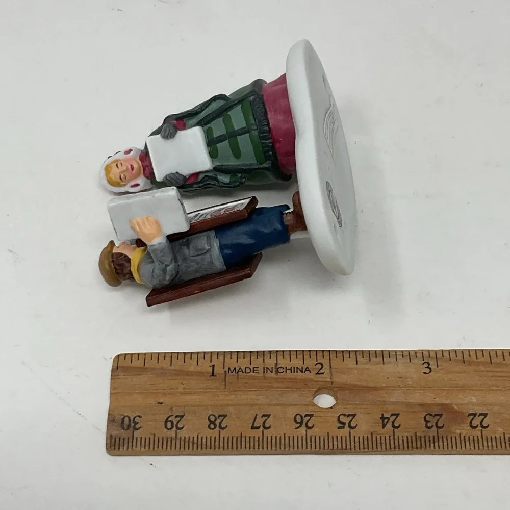 Dept 56 Dickens Village Heritage Advertising A Reading By Mr Dickens 56.58425